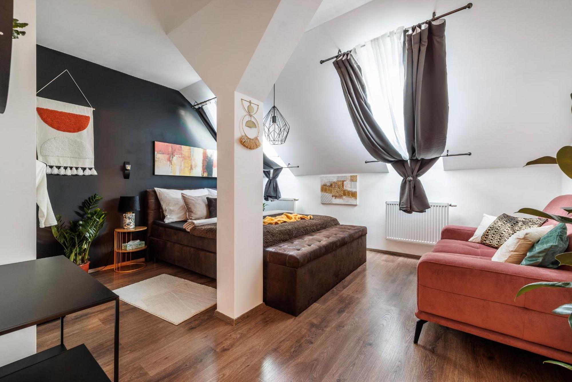 Apartamento Spacious Flat & Parking Possibility, 3 Stops To Wenceslav Square Praga