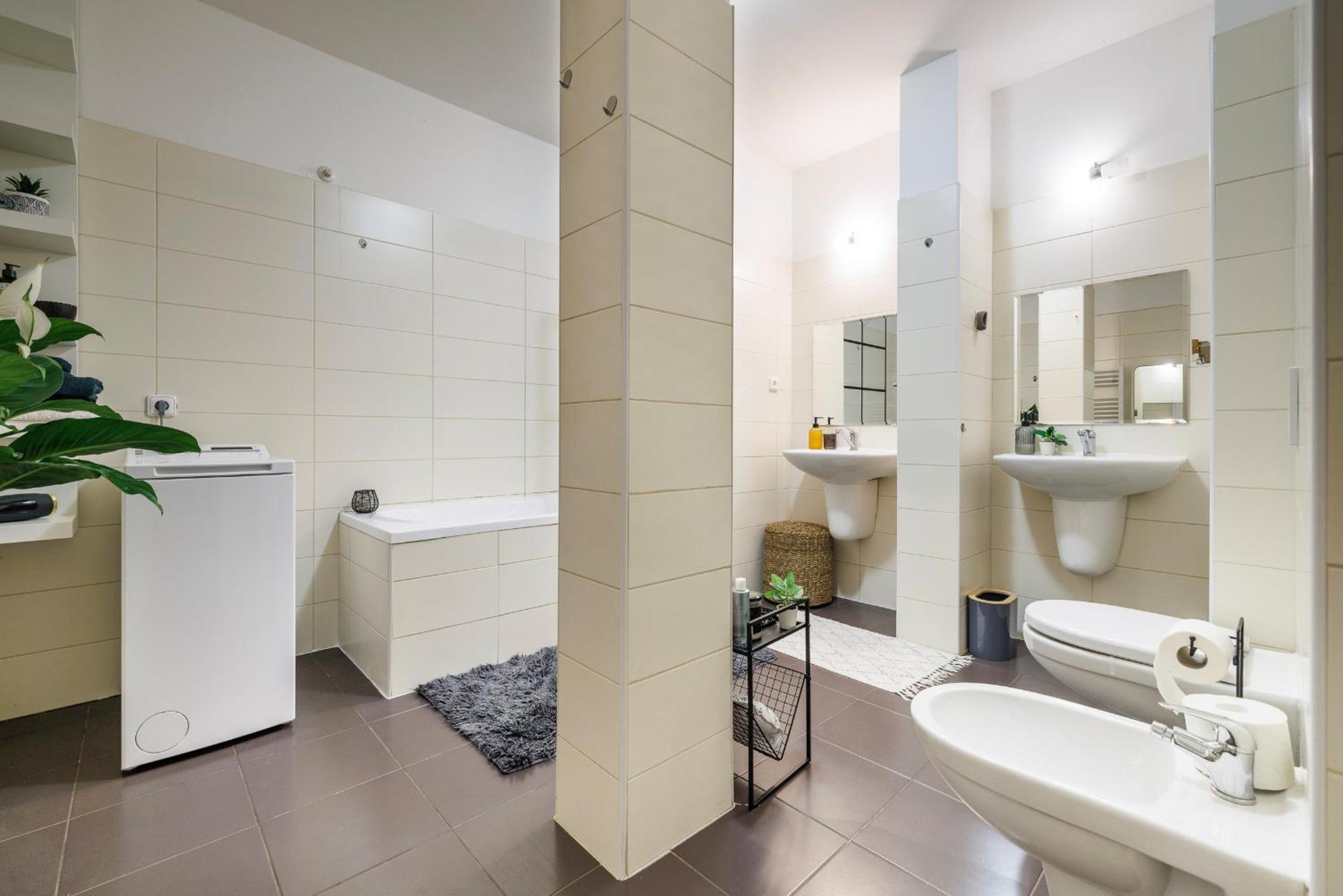 Apartamento Spacious Flat & Parking Possibility, 3 Stops To Wenceslav Square Praga